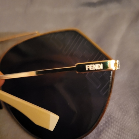 Fendi Sunglasses - Picture 5 of 5